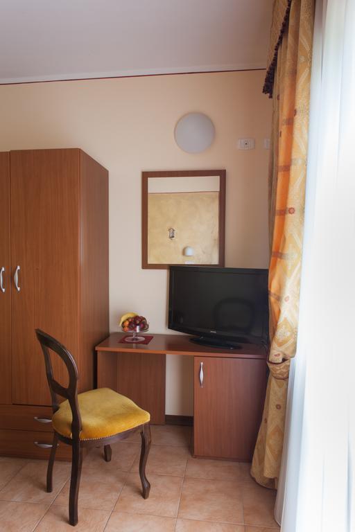 Hotel Fabbrini Abbadia San Salvator Habitación foto